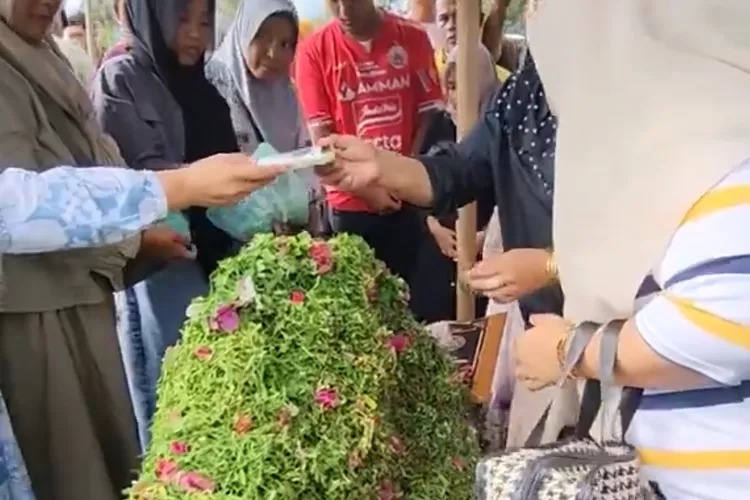 Kuburan Nia Kurnia, Gadis Penjual Gorengan Korban Pembunuhan di Padang, Jadi Tempat Wisata Ziarah